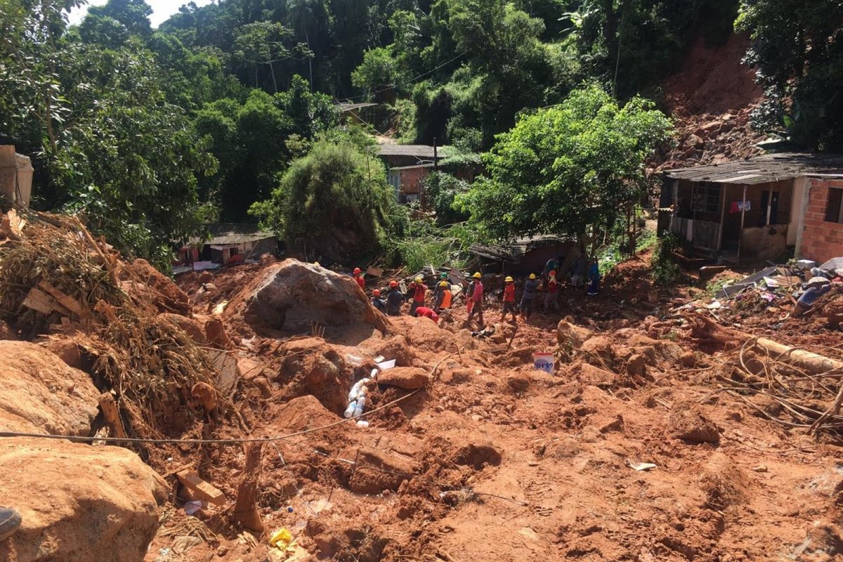 Número De Mortos Na Baixada Santista Chega A 28 Brasil Farol Da Bahia 