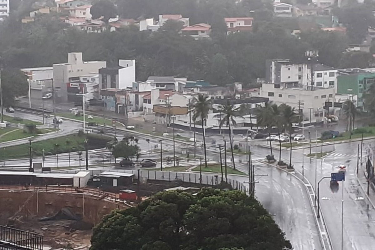 Fortes Chuvas Causam Pontos De Alagamento E Transtornos Em Salvador E