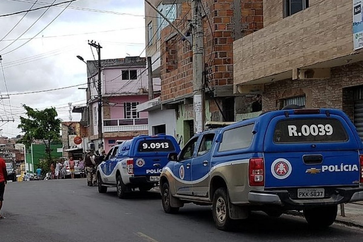 [Homens armados atiram contra casa de policial em Capelinha de São Caetano]