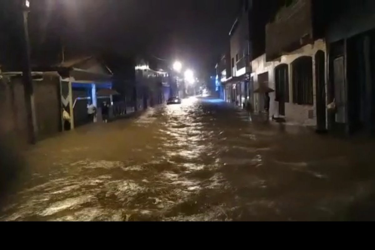 Chuvas Intensas Em Itororó Na Bahia Deixam Centenas De Desabrigados Cidade Decreta Situação 